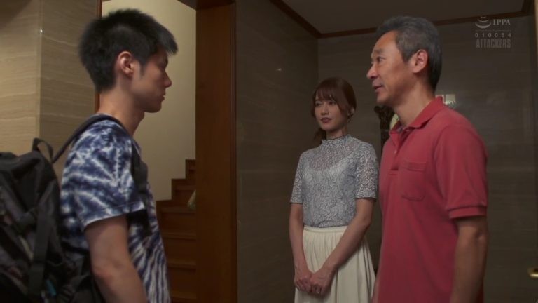 Con trai mới lớn và người mẹ kế xinh đẹp